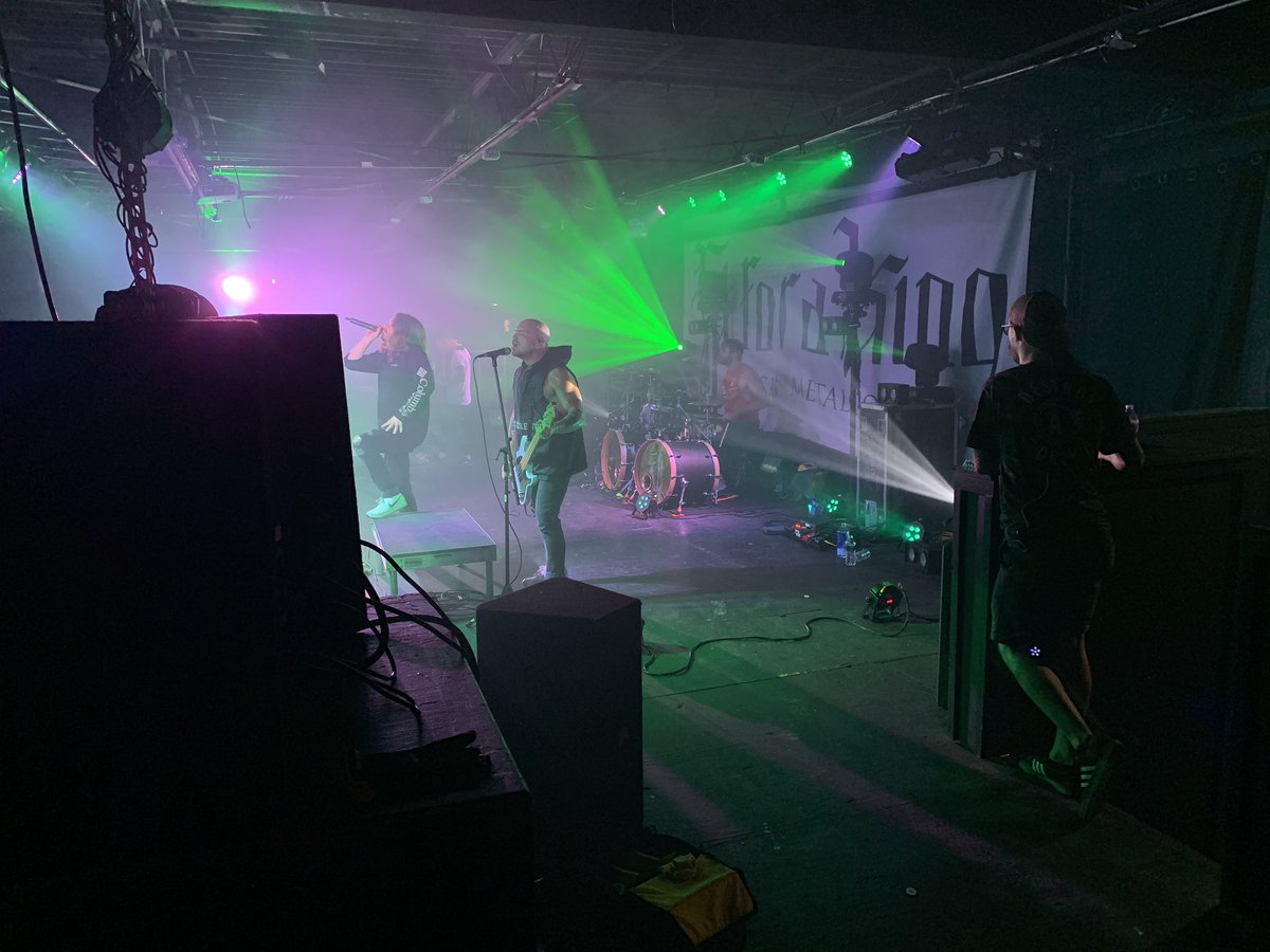 Look <a href="/MeLlamoTrevor/">Trevor Williams</a> it’s <a href="/fitforaking/">Fit For A King</a>