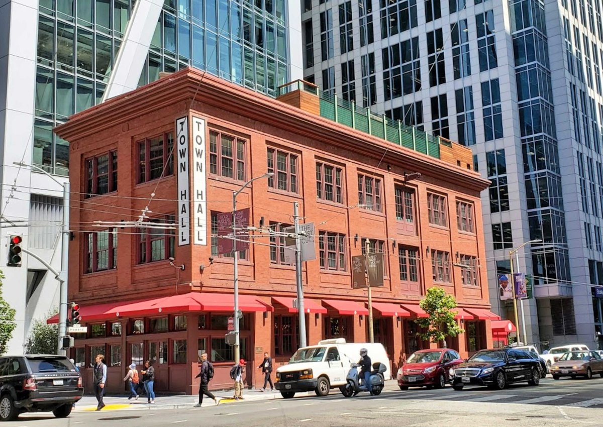 townhallBBQ's tweet photo. A taste of old San Francisco on the outside...and the new South on the inside! 
.
.
.
📷: Shouvik Mondal https://t.co/ZqicFoFxLw