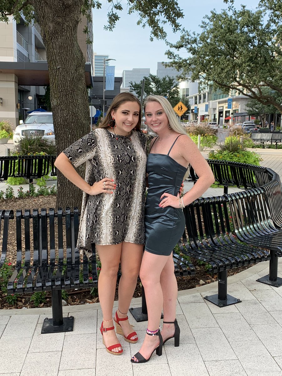 LauTayRob's tweet photo. Happy Birthday soul sister!! I have never laughed harder with anyone in my entire than I have with you💖 Can’t wait to wreck ‘em with you in 9 days!!! https://t.co/bAfXHtoPi7
