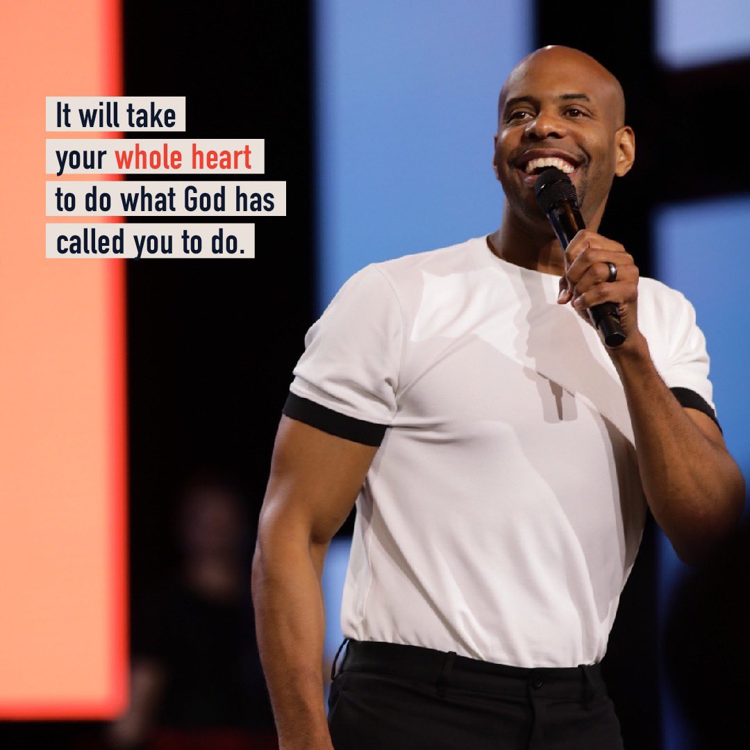HighlandsAL's tweet photo. Incredible word from @earlmcclellan tonight, challenging the men of Highlands to be single-minded in our pursuit of the calling God has on our lives. What God has for us to do is too great for us to go halfway! #MensNight19 https://t.co/ZZSiMJbalW