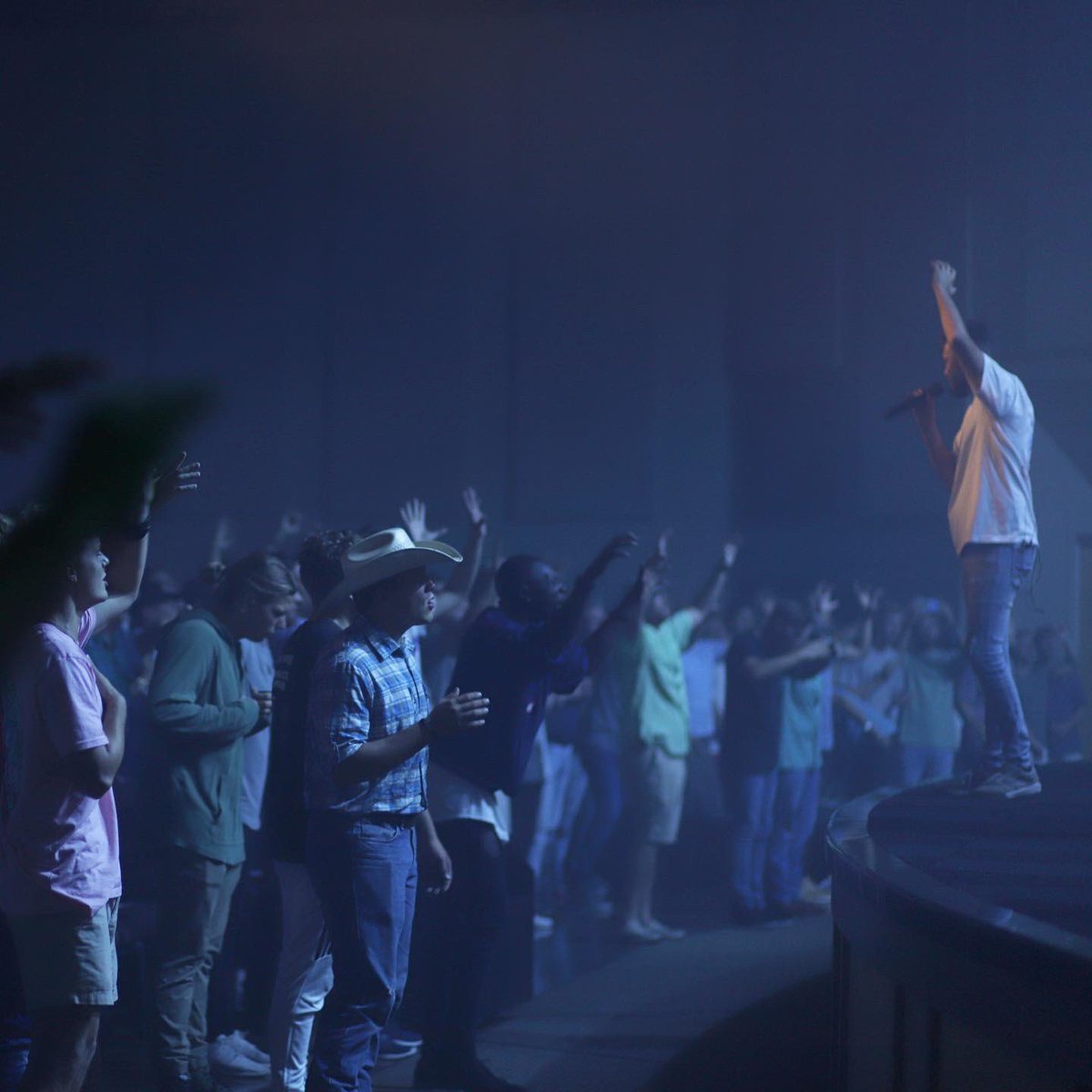 HighlandsAL's tweet photo. Incredible word from @earlmcclellan tonight, challenging the men of Highlands to be single-minded in our pursuit of the calling God has on our lives. What God has for us to do is too great for us to go halfway! #MensNight19 https://t.co/ZZSiMJbalW