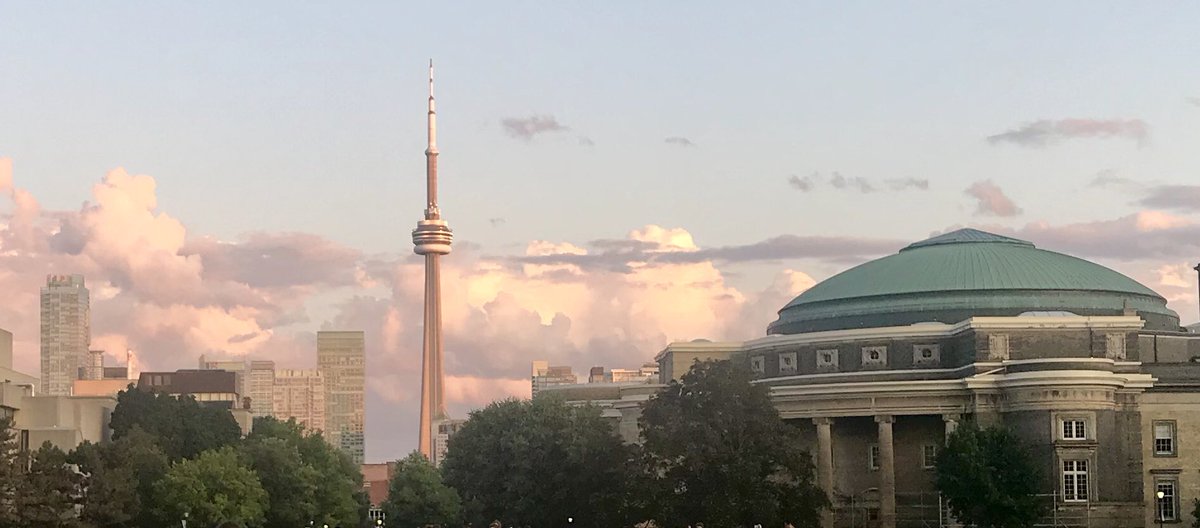 sszuster's tweet photo. Beautiful view of the @TourCNTower from @UofT tonight. Two #Toronto gems. #summertoronto https://t.co/NlMbRlWTHe