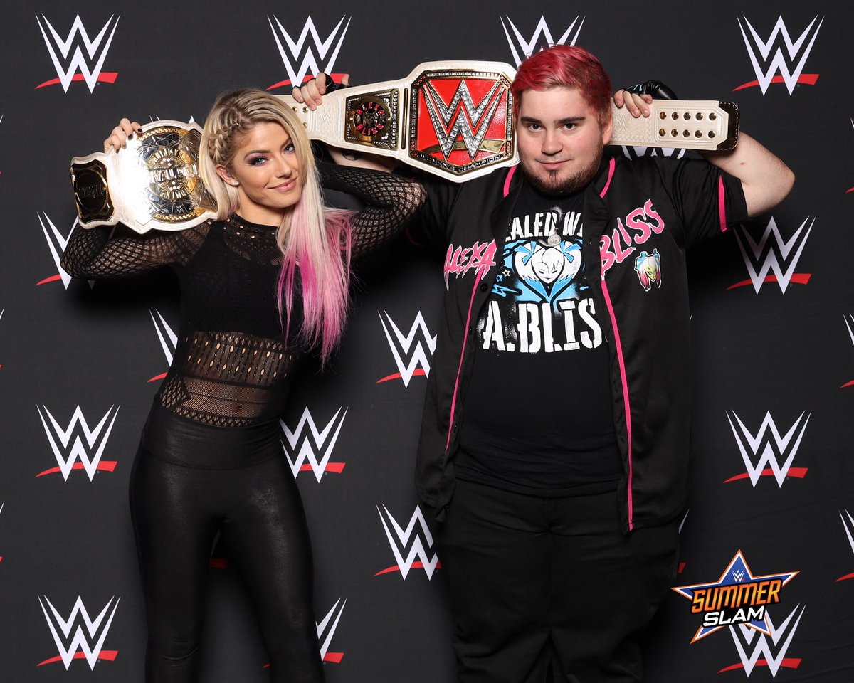 ColonelCupc4ke's tweet photo. @AlexaBliss_WWE happy birthday hope you had a great day! #mymomentofbliss #trulyblissed #champs https://t.co/EMzo439bGQ