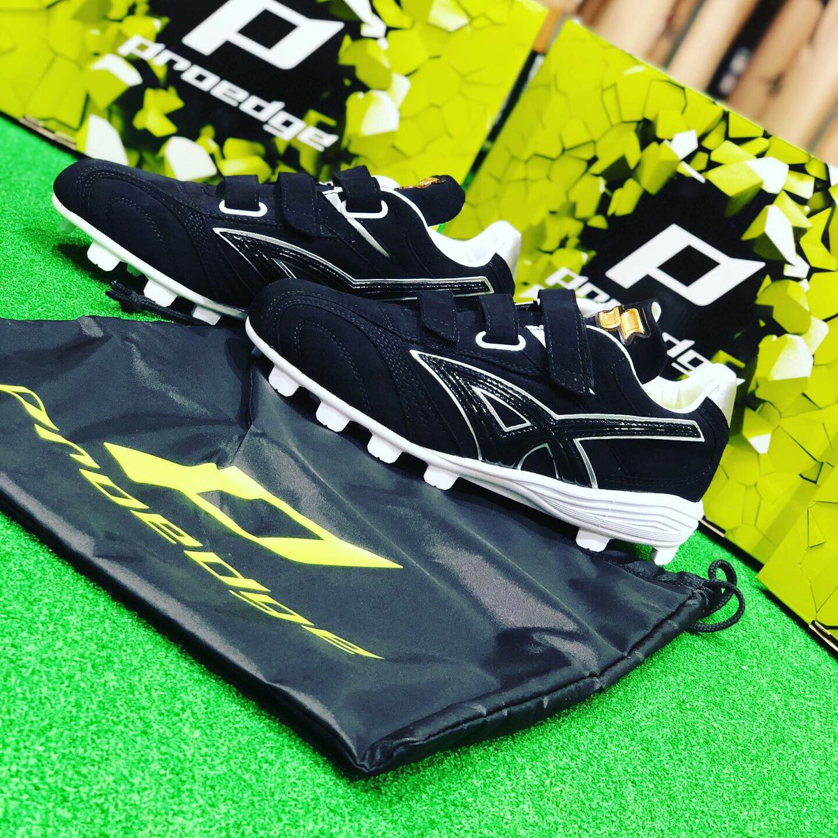 yakyudoikkyu's tweet photo. ⚾️
SSK 限定スパイク入荷しました‼️
ヌバック生地にブロックソール
やっぱりカッコいい✨
・
早いもの勝ちですよ〜🙇‍♂️
一球に急げ〜💦
・
御来店お待ちしております‼️ 
#野球堂一球 
#IKKYU
#Baseball
#野球
#Baseballshop
#野球専門店
#大阪
#ssk 
#限定
#菊池涼介 https://t.co/vzNgExD9Ko