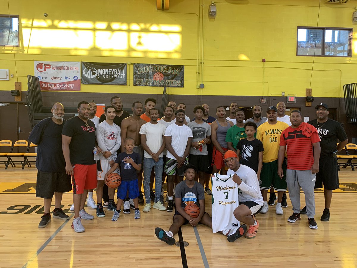 PlaymakerHoops's tweet photo. Alumni Game 2019โ Great Fun & Food! #playmakernation https://t.co/BoHVj1NFPj