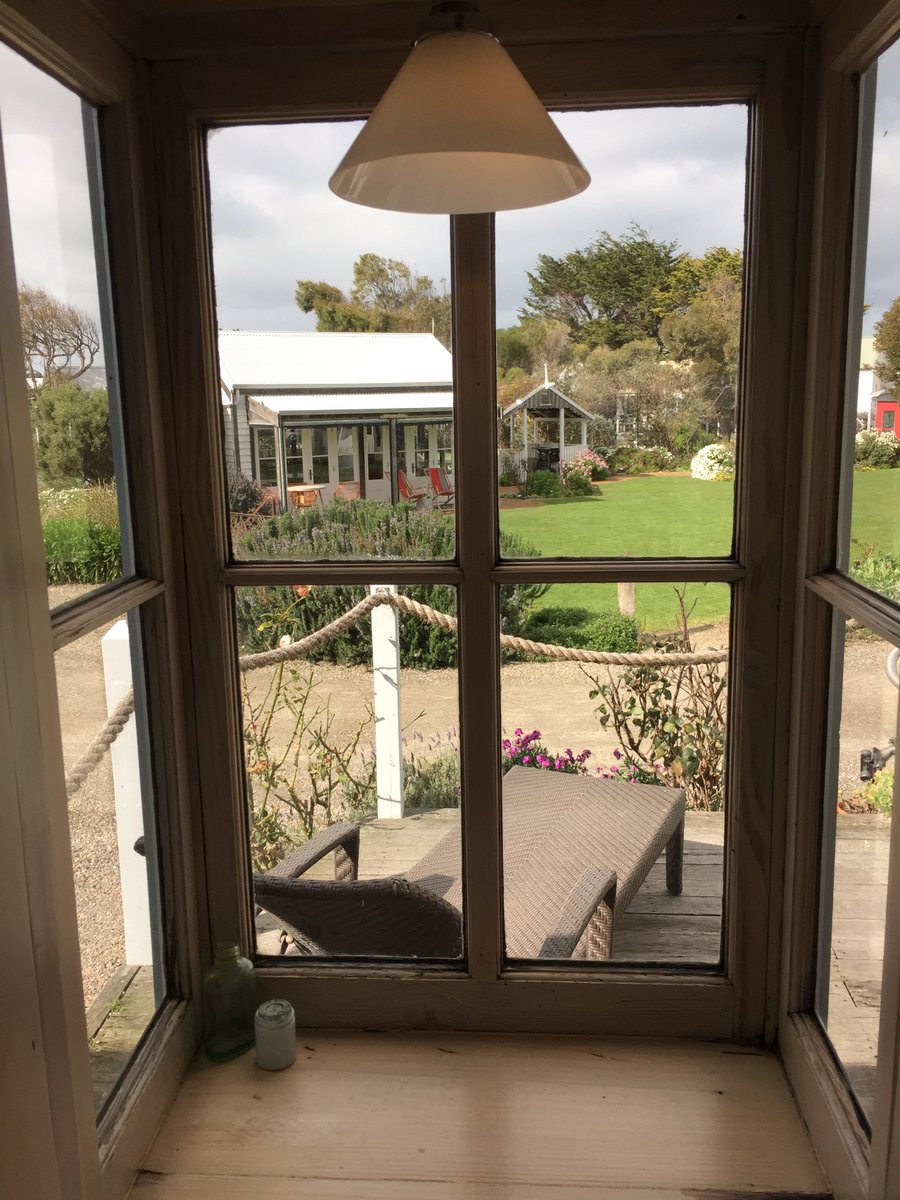 BeachHuts's tweet photo. View from our Sorrento Hut looks bright - you can't see it's 10 degrees &amp; about to 'bucket' down!! #beachhutsmiddleton https://t.co/j0geZyugbo