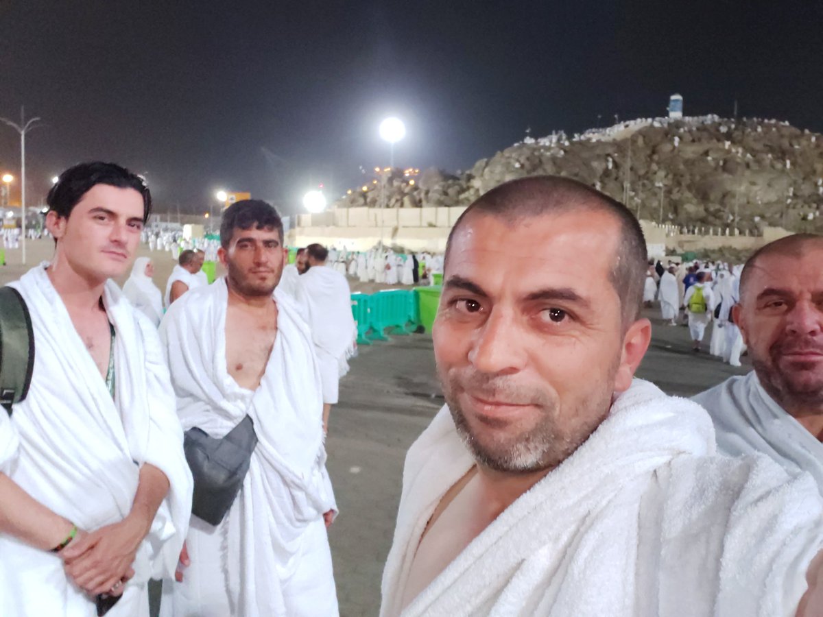 لبيك اللهم لبيك ؛ لبيك لاشريك لك لبيك