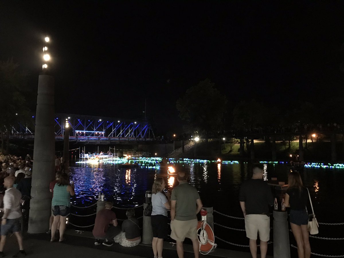 adamsolarczykwx's tweet photo. Slid over to Promenade Park and it’s awesome! #PromenadeFW https://t.co/au57O01IIF