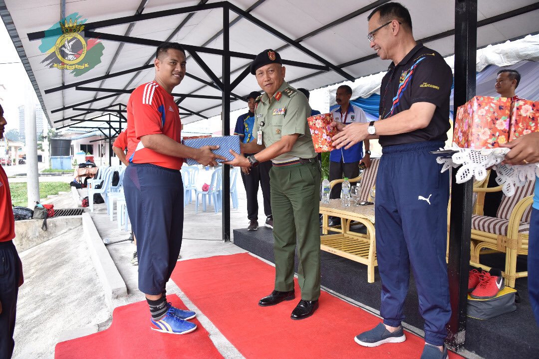 RSDrasmi's tweet photo. KUALA LUMPUR, 7 Ogos 19 - Jab RSD telah menganjurkan perlawanan futsal 3 penjuru melibatkan pasukan Jab RSD, 96 RSTD &amp; 97 RSPE. Perlawanan yang berlangsung di gelanggang futsal 93 RSD itu bertujuan mengeratkan silaturrahim antara pasukan serta pemain yang terlibat. https://t.co/YjoOWIkoXD