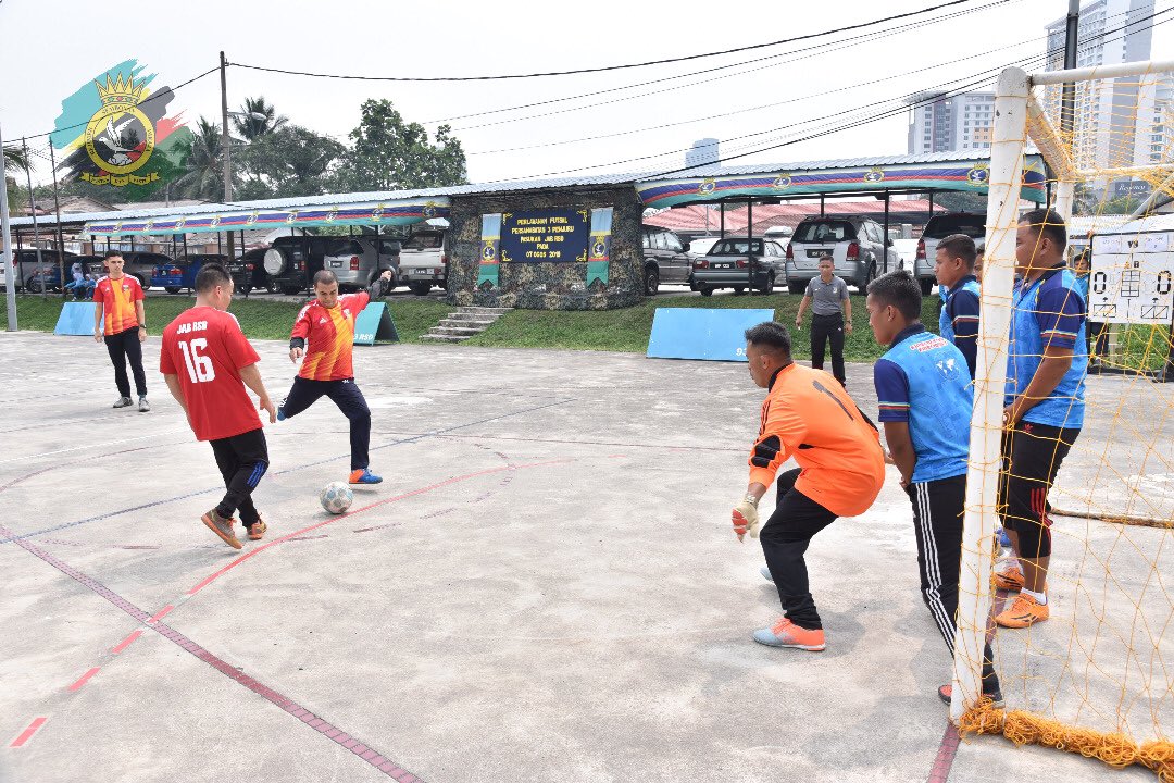 RSDrasmi's tweet photo. KUALA LUMPUR, 7 Ogos 19 - Jab RSD telah menganjurkan perlawanan futsal 3 penjuru melibatkan pasukan Jab RSD, 96 RSTD &amp; 97 RSPE. Perlawanan yang berlangsung di gelanggang futsal 93 RSD itu bertujuan mengeratkan silaturrahim antara pasukan serta pemain yang terlibat. https://t.co/YjoOWIkoXD