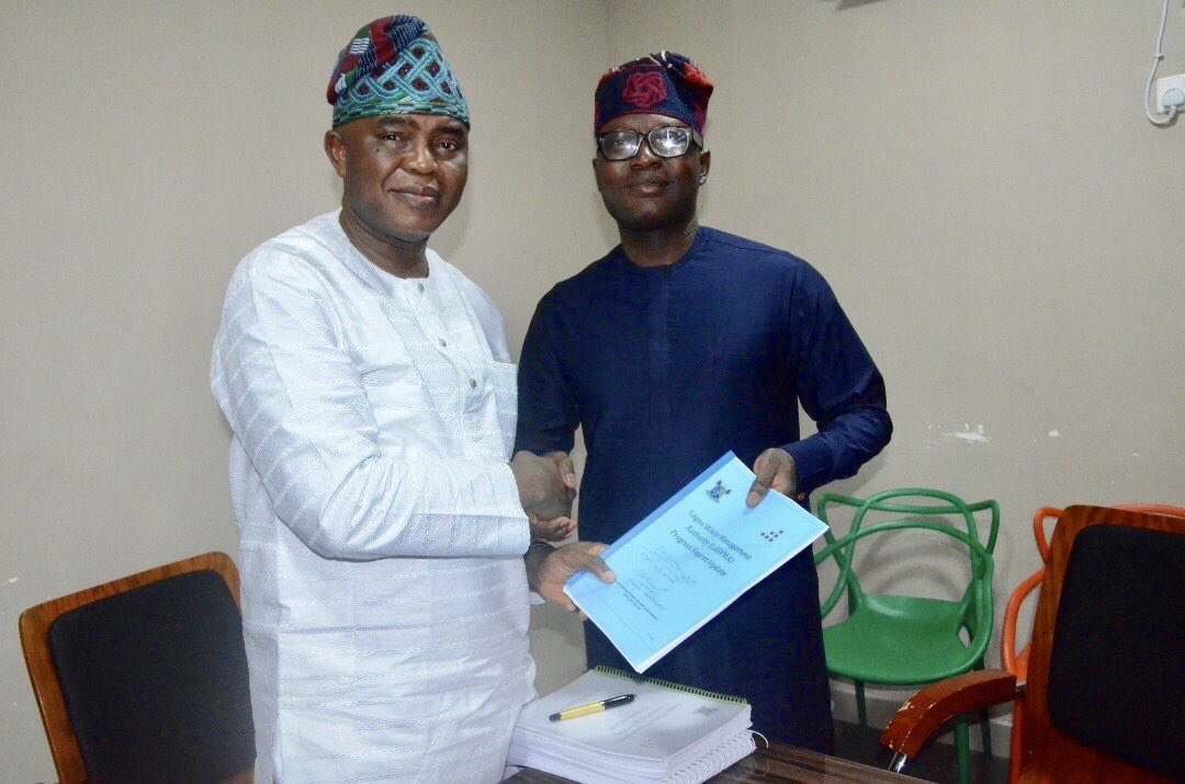 Yesterday I resumed office as MD/CEO of @lawma_gov. Thanks to my predecessor, Dr Ola Oresanya for his support, and to you all for your kind wishes. I hope you’ll join us as we begin to actualize HE @jidesanwoolu’s bold agenda for  waste management. Eko a Sanwa!#ForAGreaterLagos.