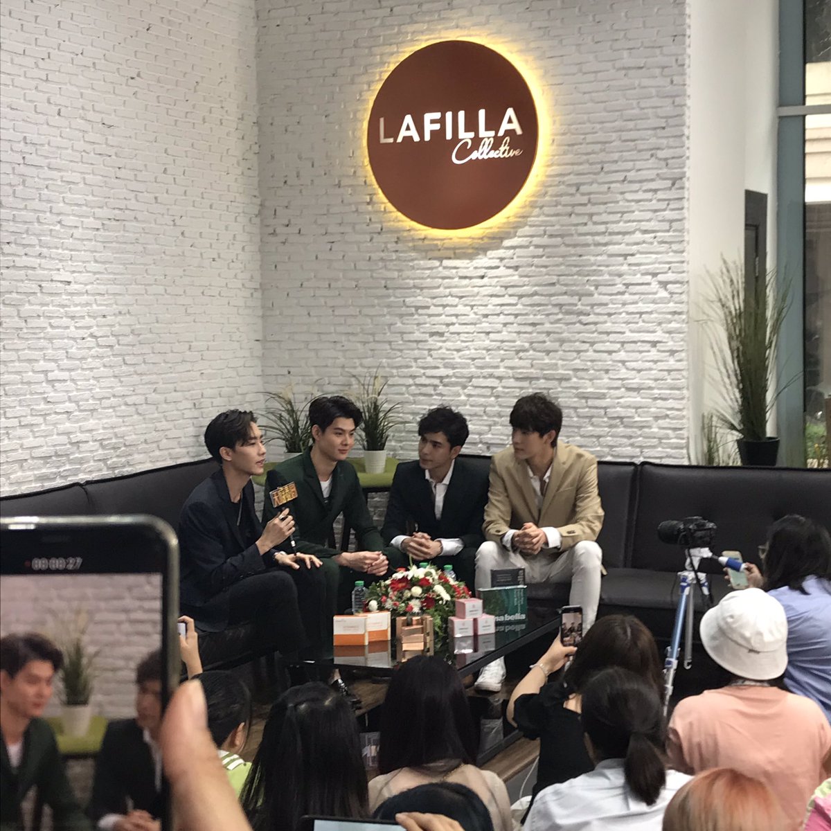LafillaC's tweet photo. ❤️😊🎉🎊#LafillaCollectiveGrandOpening #Saint_sup #Mmarksiwat #jimmy_jimmoi #tommysittichoke https://t.co/J0fFVCHZoE