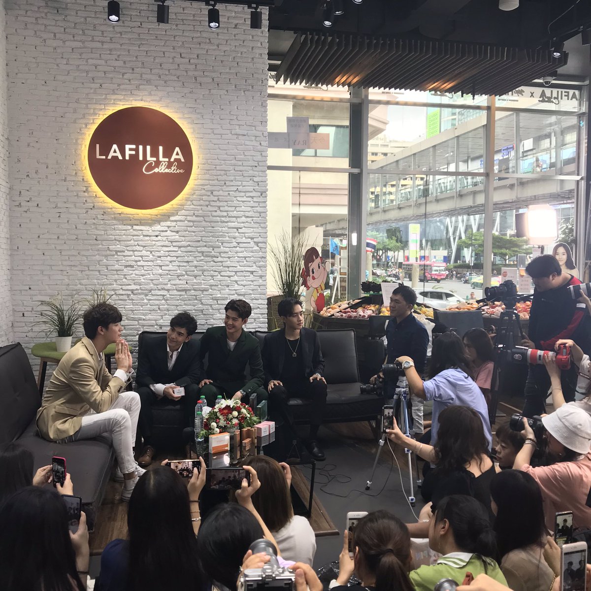 LafillaC's tweet photo. 😊❤️🎉#LafillaCollectiveGrandOpening #Saint_sup #Mmarksiwat #jimmy_jimmoi #tommysittichoke https://t.co/pzaUVvfDFa