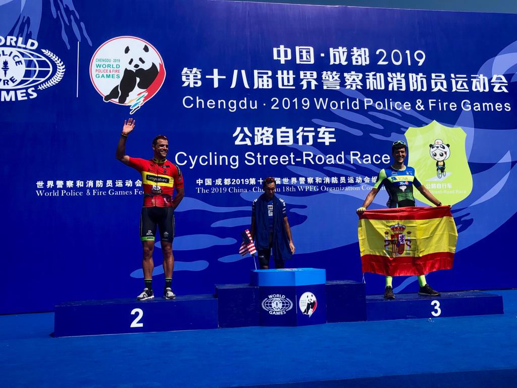 UnijepolE's tweet photo. Enhorabuena compañero...
Plata en el Mundial de ciclismo  ruta para Javier Sanchez PL de Hervas en el Campeonato del Mundo de Policias y Bomberos celebrado en China https://t.co/Ghx36Rmufs