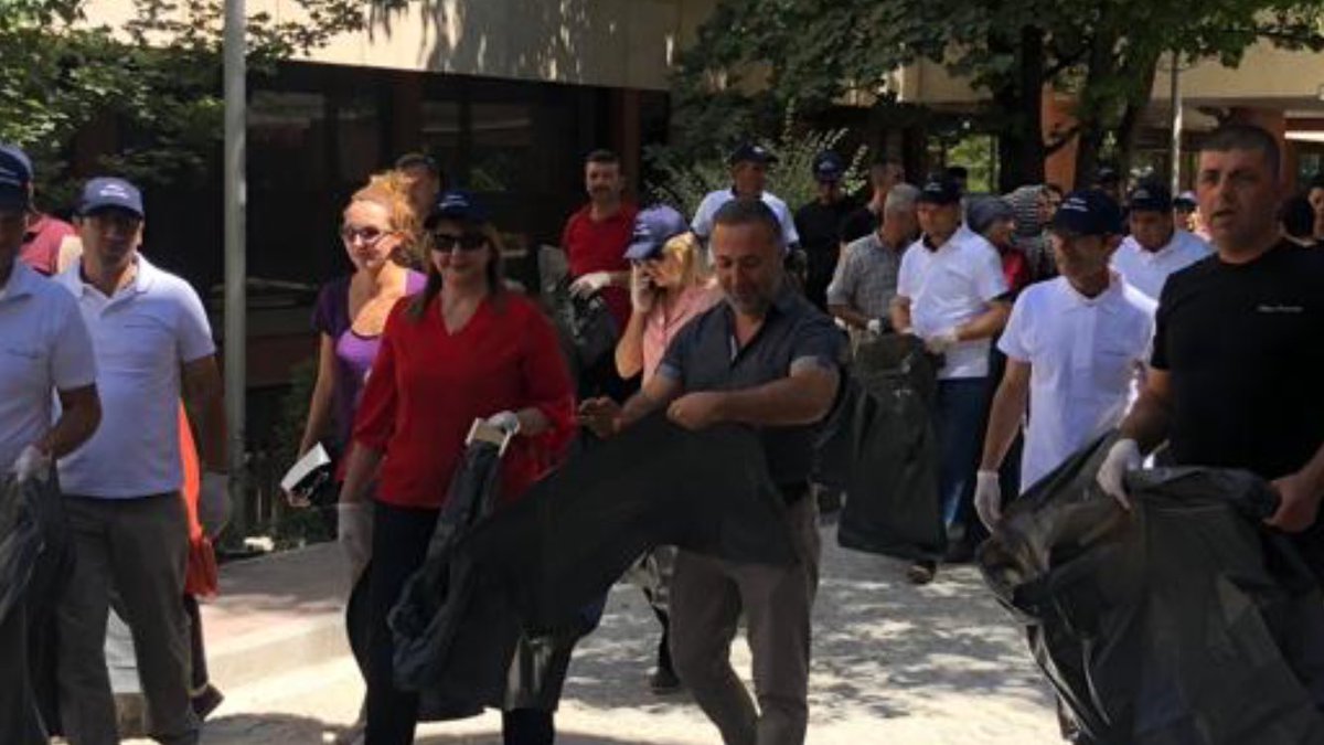 K58Muharrem's tweet photo. @ATOkurumsal ATO 48. Komitesi olark organize etigimiz Ankara üniversitesi Tandoğan kampüsünde işletmeciler ve üniversite personeliyle  birlikte  bayram temizliğimizi yaptık https://t.co/zMSXDGpWQA