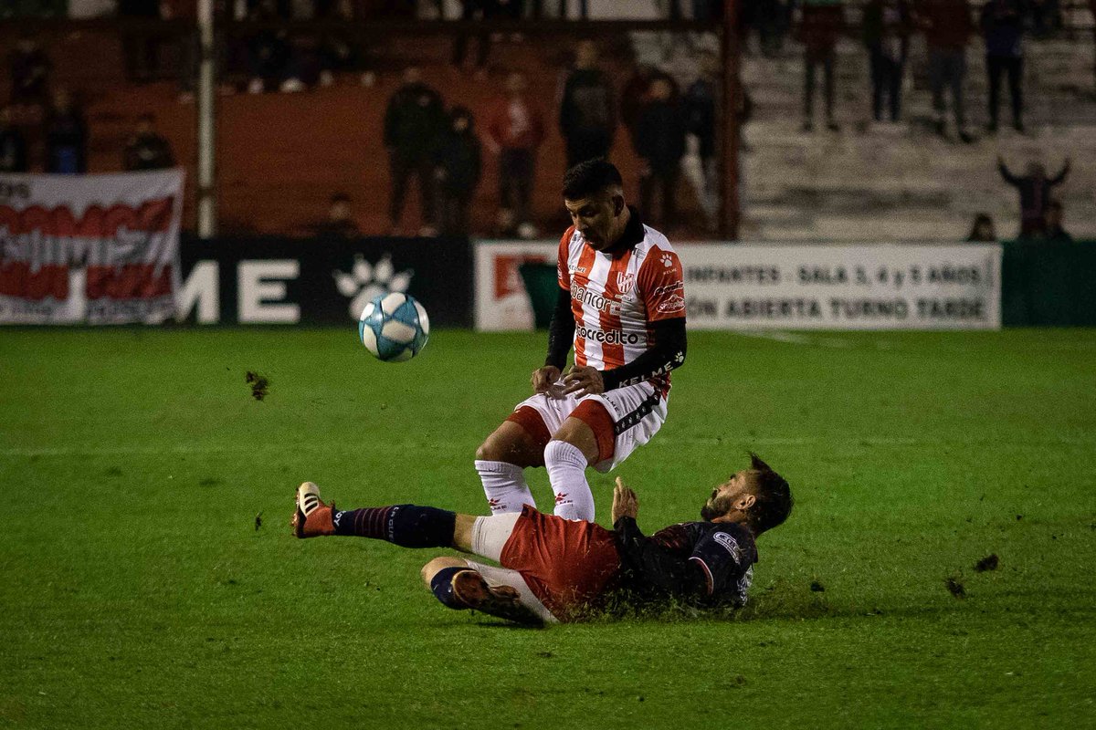 ¡GANOO GÜEMES!
GÜEMES VENCIÓ 3A2 A INSTITUTO EN CORDOBA, LOS GOLES PARA EL LOCAL (BRAIDA, PINO) Y PARA LA VISITA (VEGAX2, MONTIGLIO)
#SOÑEMOSJUNTOS🤛🔵🔴🔵