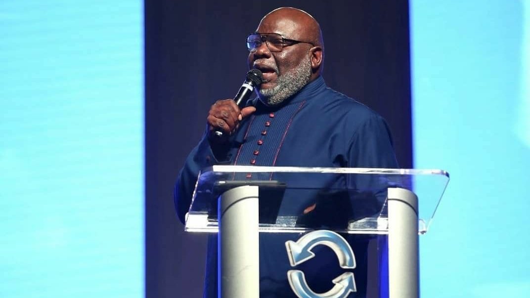 myfreshstartc's tweet photo. Thank you @BishopJakes for the message "He'll turn your stewardship into ownership!"

We also thank you for joining us to celebrate both 10 years as a church and to honor our pastors 20 years in ministry. Congratulations Pastor @Boonem #WeAreFreshStartC 🔄 #FreshstartC https://t.co/pMtmuEzkqB