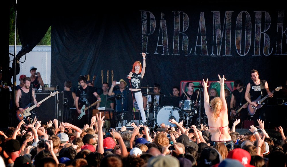 paramore_otd's tweet photo. 9th August 2011 - Cricket Wireless Amphitheatre, Chula Vista, CA
#paramore #hayleywilliams #warpedtour  #ChulaVista https://t.co/jDFNhfUl5r