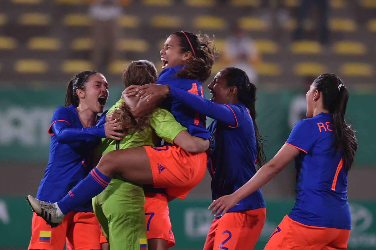 elespectador's tweet photo. ¡Histórico! Colombia es campeona del fútbol femenino de los Panamericanos. https://t.co/n2h5u5IUda https://t.co/n6r7fu7wnT