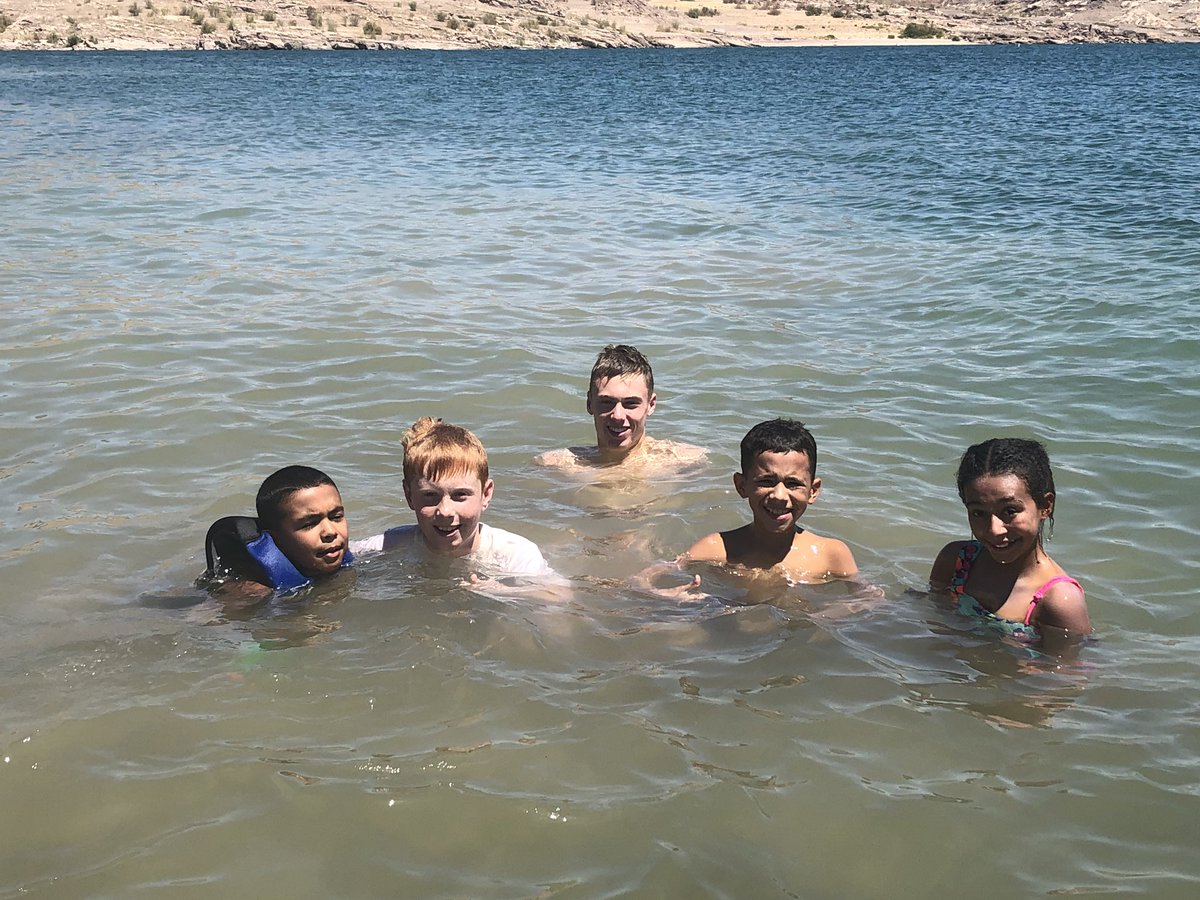 USA20193's tweet photo. A day out on a boat today with some new friends to build up a decent appetite for a tasty surf n turf this evening!! https://t.co/JMEVCQkVC8
