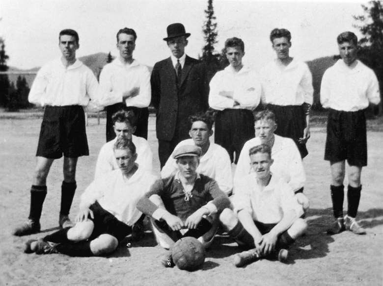 For 101 år siden stiftet denne gjengen verdens fineste klubb. Gratulerer med dagen Hamarkameratene!