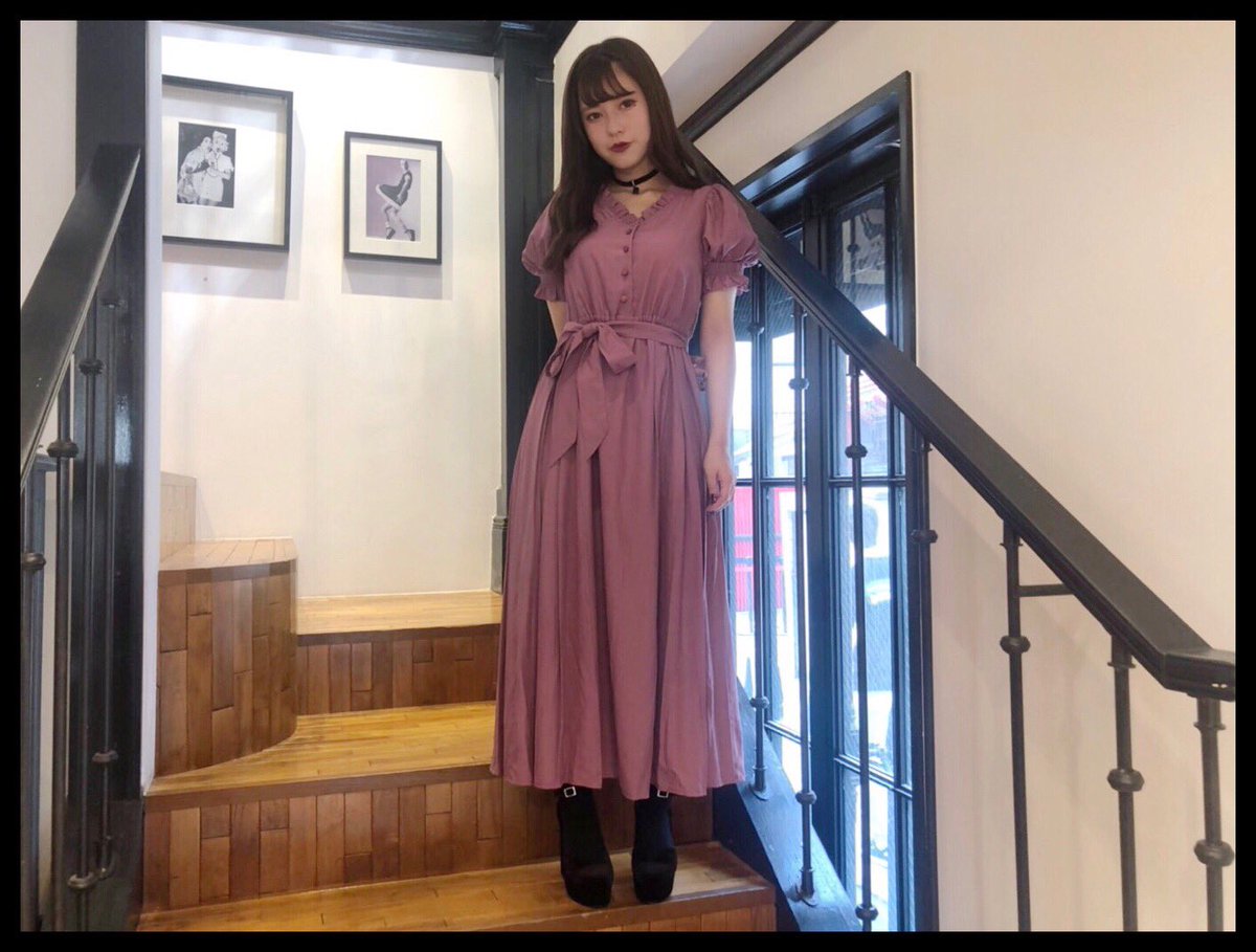 Eatme Shop Info New Arrival Sideプリーツマキシワンピース 13 0 Tax Vネックに施したフリルとスカートのプリーツがアクセントになったワンピース 共生地のベルトは取り外し可能です T Co Cwci1gofgh T Co X9loarklot