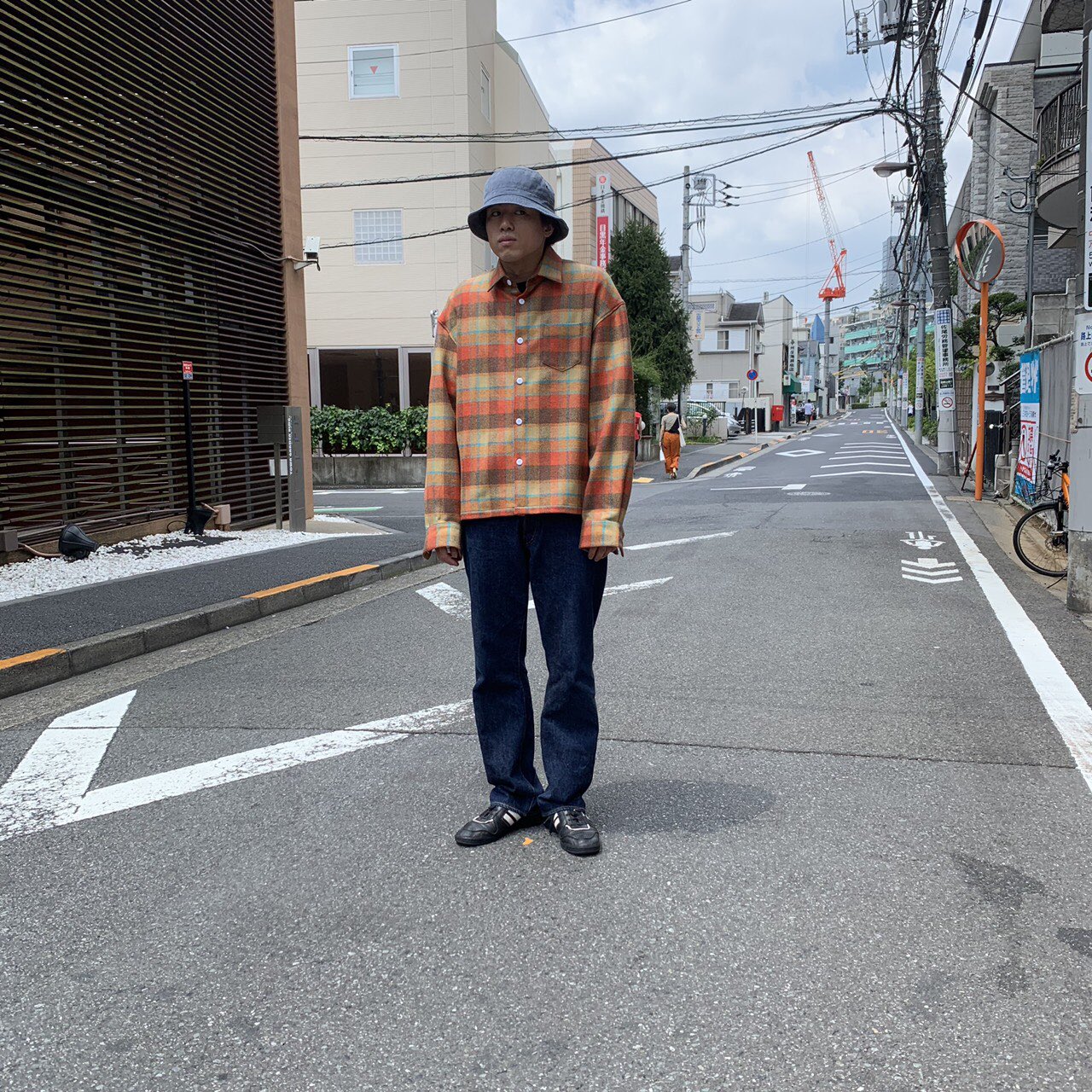 1ldk On Twitter 19awのdigawelのチェックシャツ が入荷しています ゆったりとしたサイズ感のボックス型に対してスリットが施され 前後で着丈の異なる独特なバランスに仕上げられています 暖かみのあるチェック柄は秋冬のスタイリングに