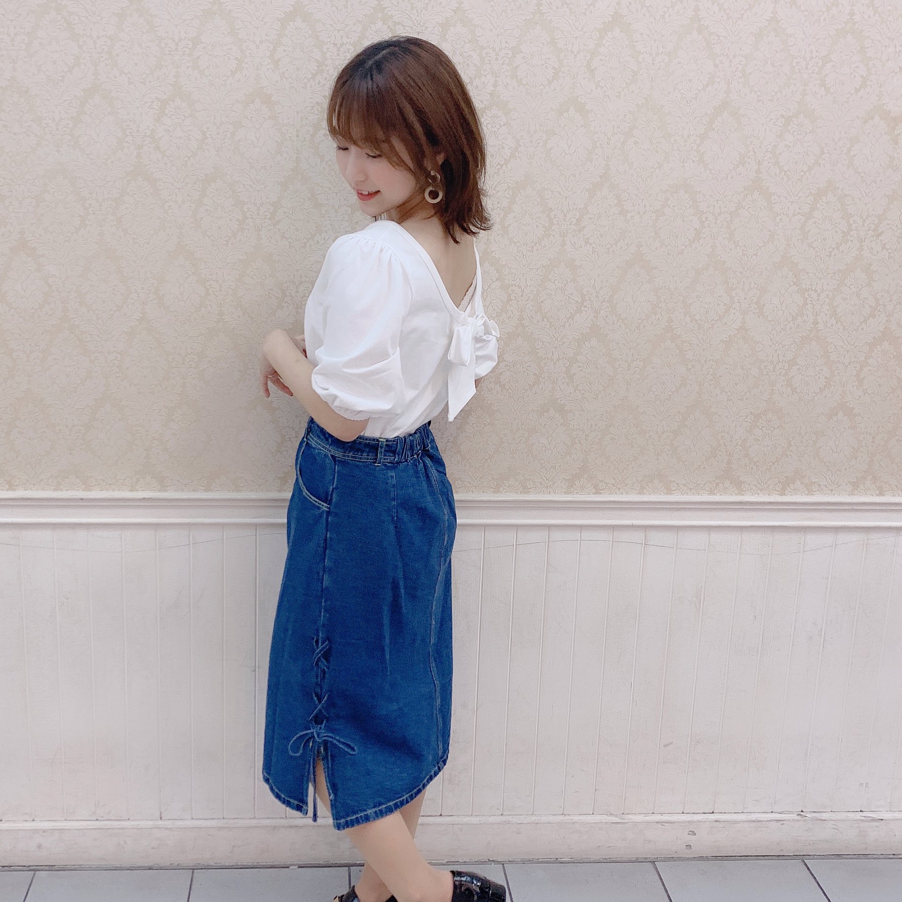 Anmille Sur Twitter 大阪店 夏本番の 白t デニムコーデ An Milleの白tなら バックリボンで可愛く背中見せできて おフェロ感も Tp 3900 Tax Sk 5900 Tax T Co Hfobn4pk6q Twitter