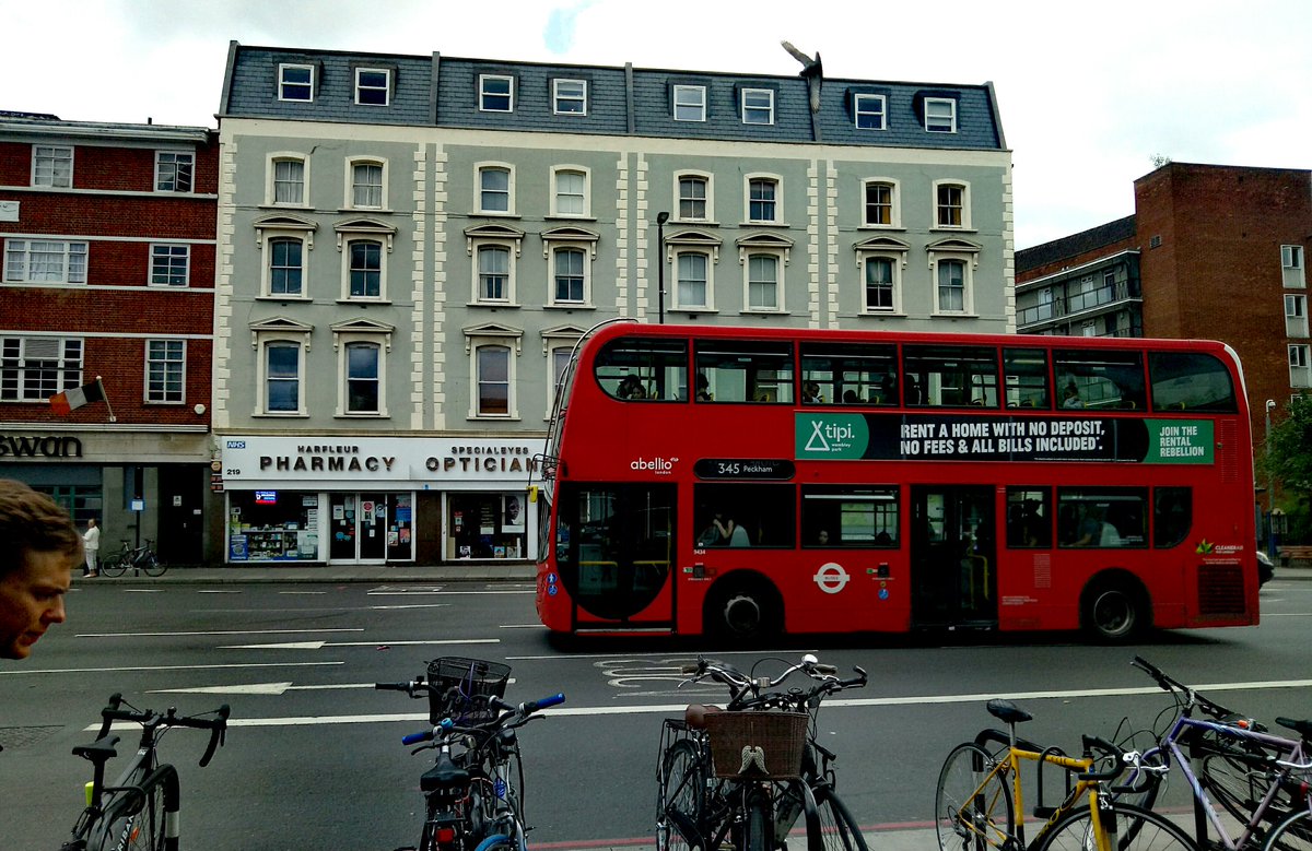 beatriz_caliz's tweet photo. En algún lugar de Londres... 
#felizfindesemana https://t.co/u61pSj7KQW