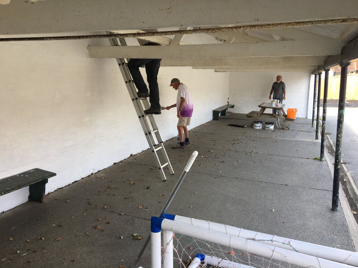 Na_Shers's tweet photo. Nettlestone &amp; Seaview Shed Men (the NaShers) have completed painting the walls of the old “cow shed” shelter for the children of ⁦@NettlestonePri⁩ We just need our own shed/workshop on #iwnews ⁦@UKMensSheds⁩ ⁦@IOWShedMen⁩ ⁦@islandecho⁩ ⁦@iwradiolucy⁩ https://t.co/gvb5bUdUQN