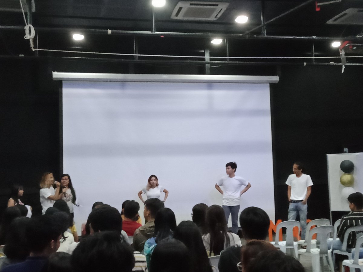 tinigngplaridel's tweet photo. .@uprepertory presents an intermission number as a welcome the FSTs.
#FSThrones
#FSTake2 https://t.co/7cuq1JDQWJ