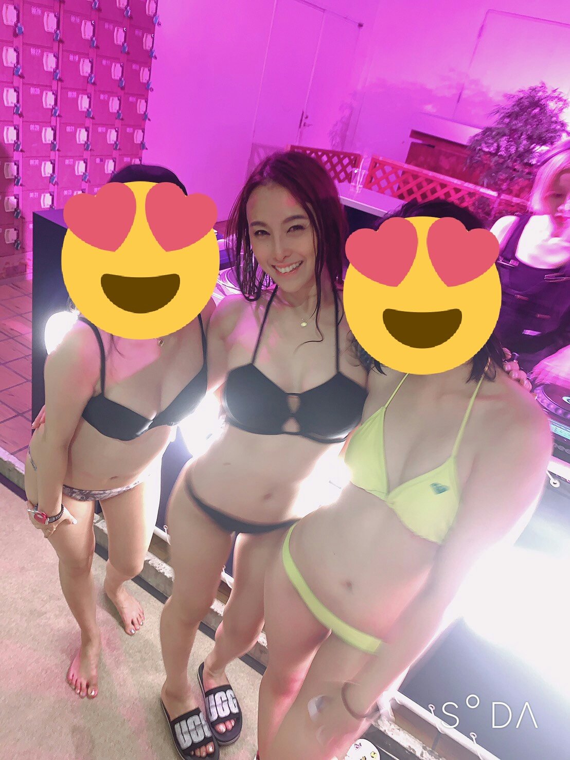 黒宮えいみ おつまる この前プール行ってきたの 私水苦手なの 笑 でもプールの中でボール遊びして 楽しかった ﾊﾞﾚ ﾎﾞ ﾙまたしたくなった 乳輪出ないか心配だった笑 水着 ナイトプール 谷間 あまりないな T Co Xzaknptrz9 Twitter