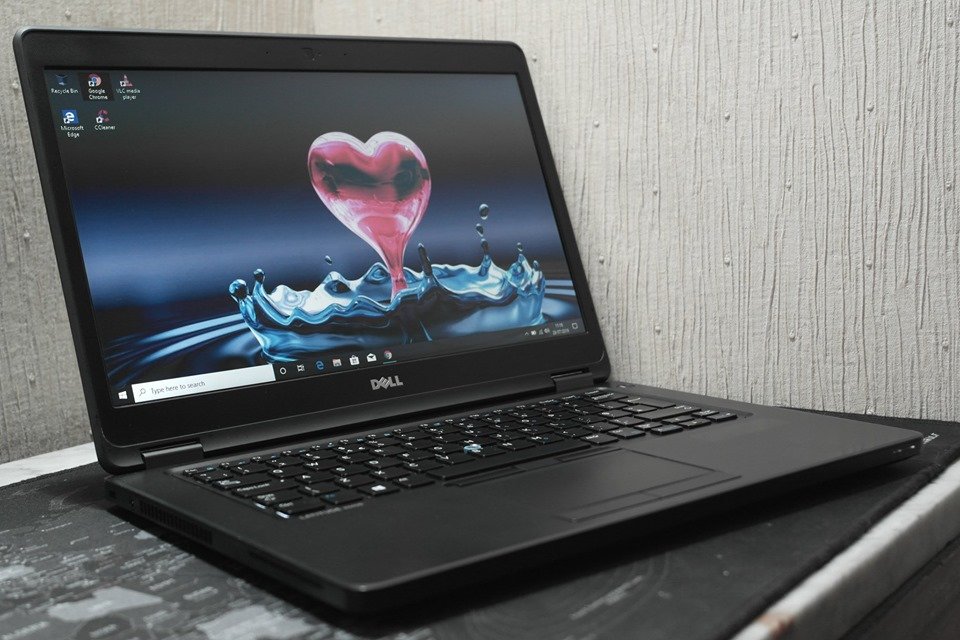 LaptopsNw's tweet photo. The weather has turned so it's time to snuggle up with Netflix ! 🌧☔️
We have loads of fab condition, great spec, superfast laptops/ultrabooks in stock at great prices - perfect for the job !
➡️https://t.co/KAjG87qTYa
#Blackpool #Netflix #Preston #Northwest #Lytham #nwlaptops https://t.co/NR2y0pZ6e7
