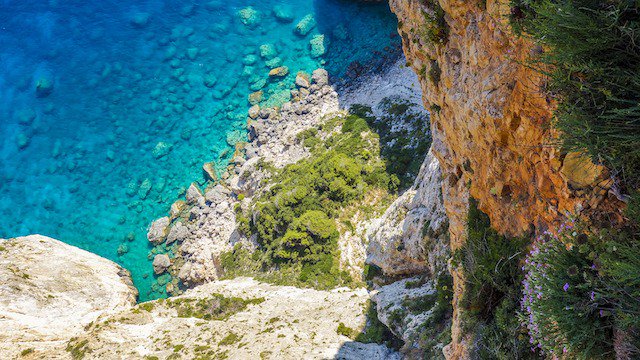 Explore #Greece with Med Crewed Yacht Charters we've got the perfect yacht for your holiday! #GreeceYachtCharter #YachtCharters #MediterraneanTravel