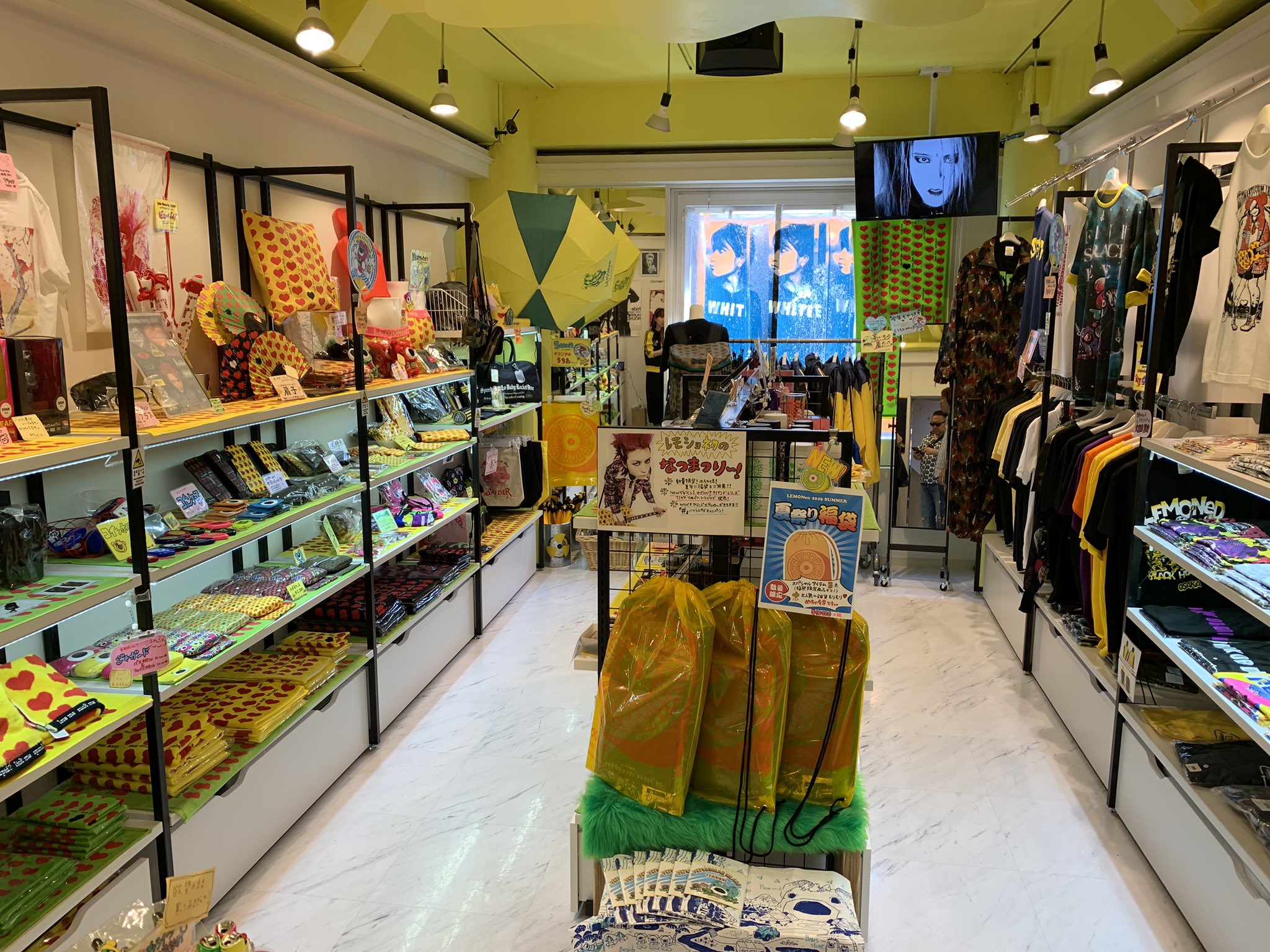 Hide Official Lemoned Shop 大阪店に潜入 夏祭り絶賛開催中の店内には 大人気の福袋やサイコベア アイランドのアイテムも ショップ最新情報はブログで発信中です T Co Ovm3yyck2m Hide Lemonedshop T Co 3i329bszrv Twitter