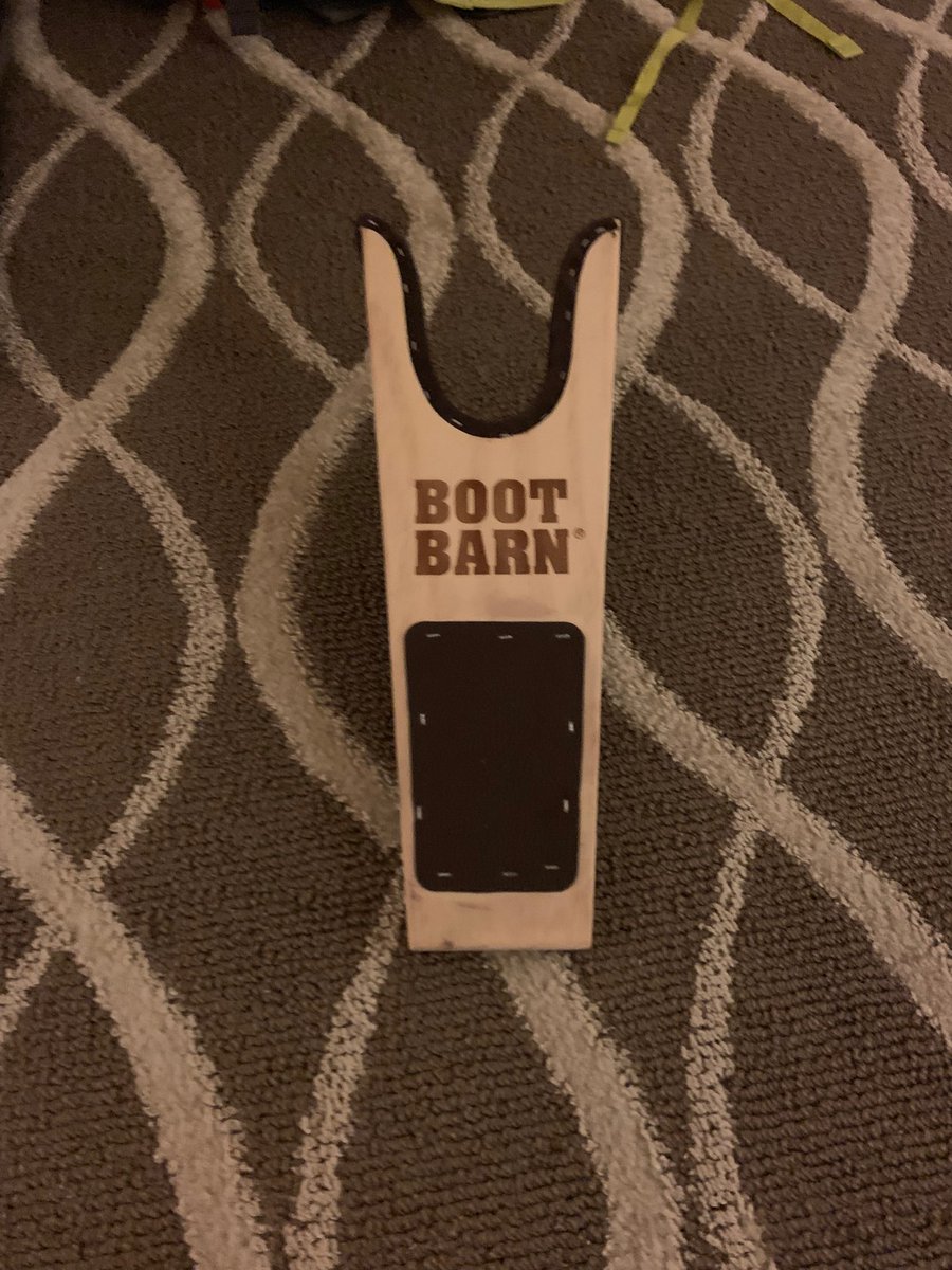 shintan's tweet image. It’s so convenient! Learned a lots. ;-)
ブーツ脱ぐのがとても簡単！ブーツジャックというらしい。知らなかった👢  #bootjack #FileMakerDevCon2019 #claris