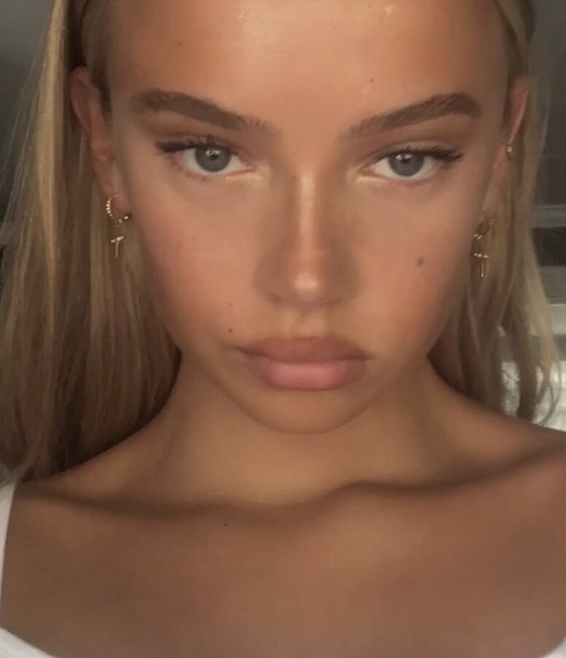 soiecouture's tweet photo. Emma Ellingsen is so pretty she stays making me feel ugly https://t.co/HYlL5MEcj7