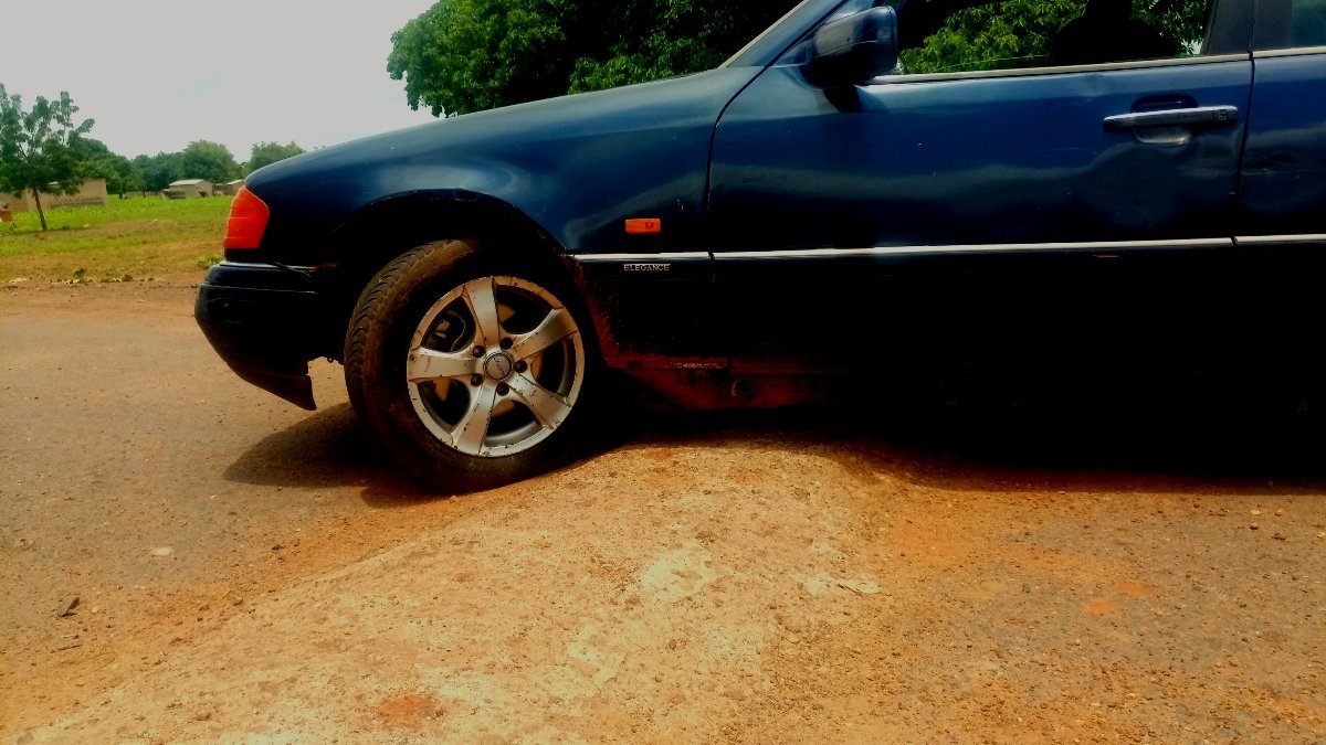 Oudouinfos's tweet photo. Dos d'âne, ralentisseurs ou  gendarmes couchés installés sur les routes urbaines ou rurales au Mali ne respectent pas les normes majoritairement,  installation sans autorisation et sans sanction, parfois trop hauts, mal signalés ou non signalés, installations absurdes.
 #Sélingué https://t.co/ixqFL0ctpx