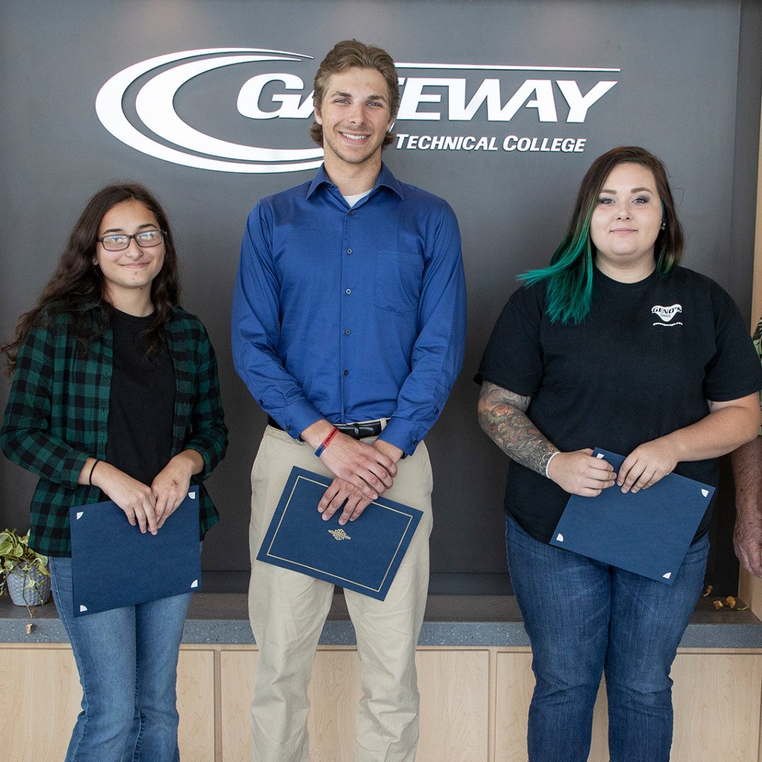 gatewaytech's tweet photo. The Wisconsin Automobile and Truck Dealers Association awarded scholarships to Gateway students at the Horizon Center this past week. WATDA awards 70-90 scholarships each year to students at Wisconsin Technical Colleges. Congratulations to our students on their achievement! https://t.co/DhXmJzmzai