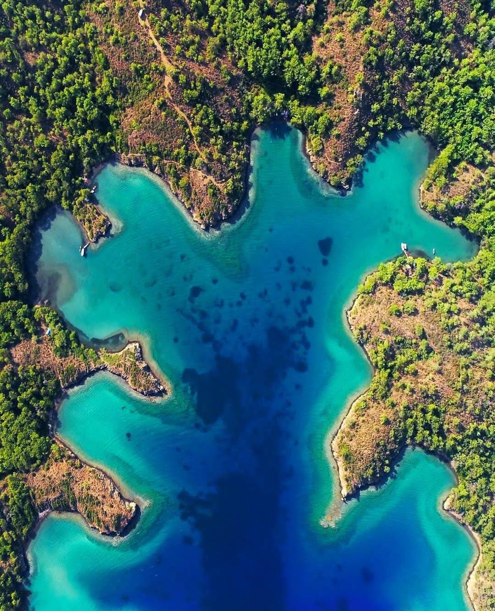 wapluss's tweet photo. 📍Balıkaşıran Geçidi, Muğla

Reşadiye (Datça) Yarımadası'nın en dar yeri olan geçit; 800 metre ile Ege ve Akdeniz sularının birbirinden ayrıldığı yerdir. 1.derece doğal sit alanı ilan edilen bölge, kamp için de uygun lokasyonlardandır.

📷: Tolga Adanalı https://t.co/fQhCWeHP3X
