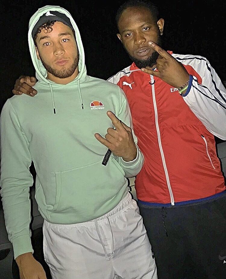 Ferdy_Gbe300's tweet photo. Avec nous où contre nous y’a pas d’entre 2 🚧🚧 #SEWIRE https://t.co/l9N2YtRvNA