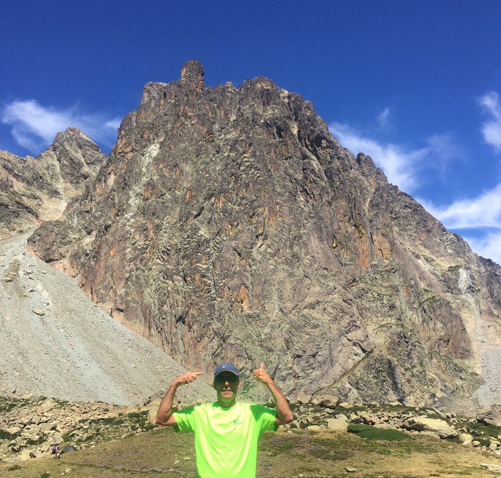 RaphaelNeau's tweet image. 💬 Et oui @utahjazz @UtahJazz_France est représenté au pied de #ossau refuge de #Pombie 2032m 😊