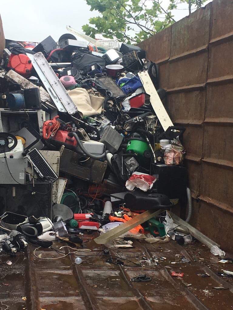 Such a busy day so far at the <a href="/WEEEIreland/">WEEE Ireland</a> recycling open day. We’ve had to send for reinforcements! The people of Mitchelstown know how to recycle ♻️