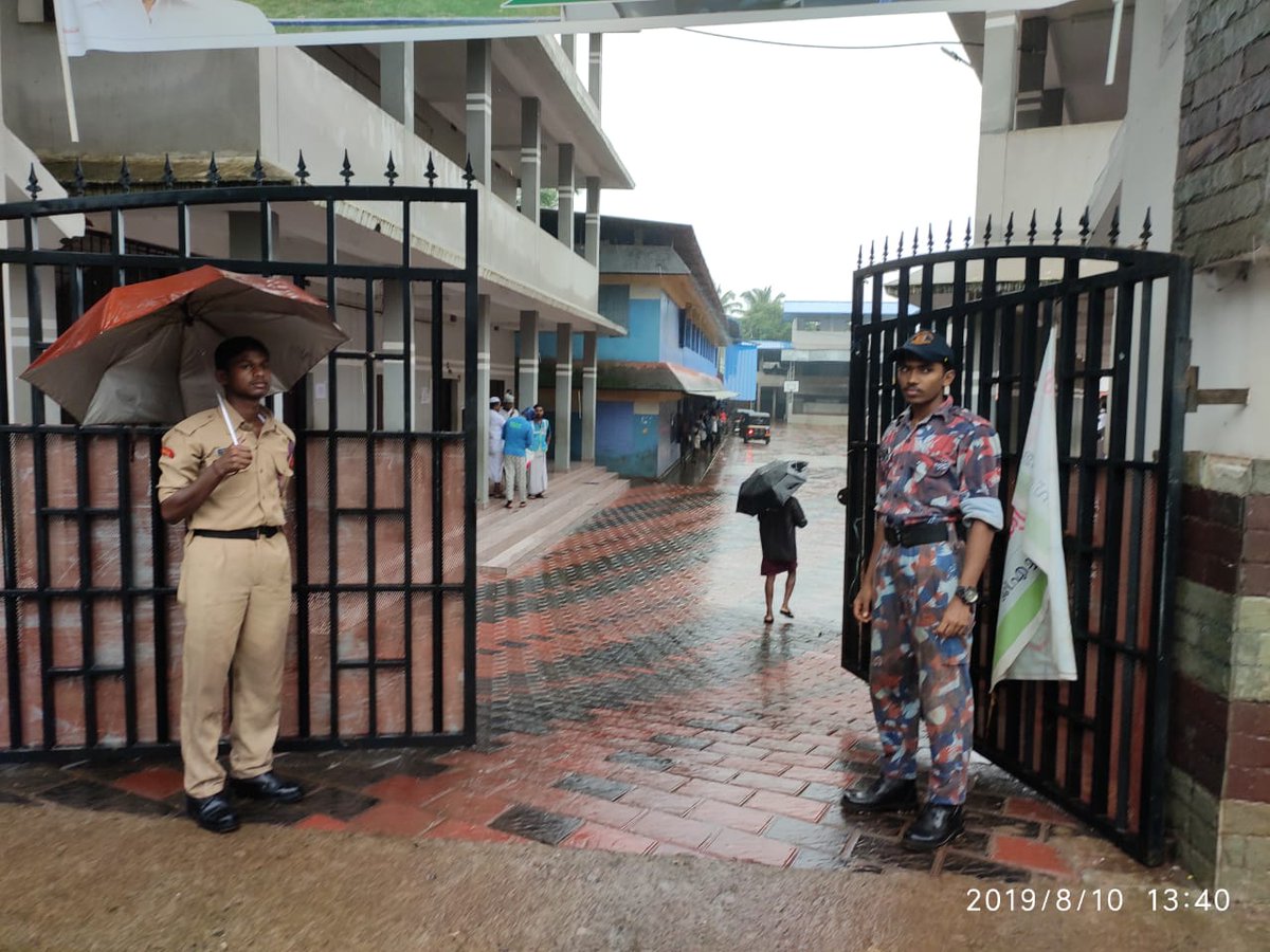 DefencePROTvm's tweet photo. #keralarains2019
#NCC adets from 29 Kerala Bn started a relief camp at Trikkulam High School #Chemmad near #Tirurangadi in #Malappuram district.
#KeralaFloodRelief
@adgpi https://t.co/jSY86l62Mr