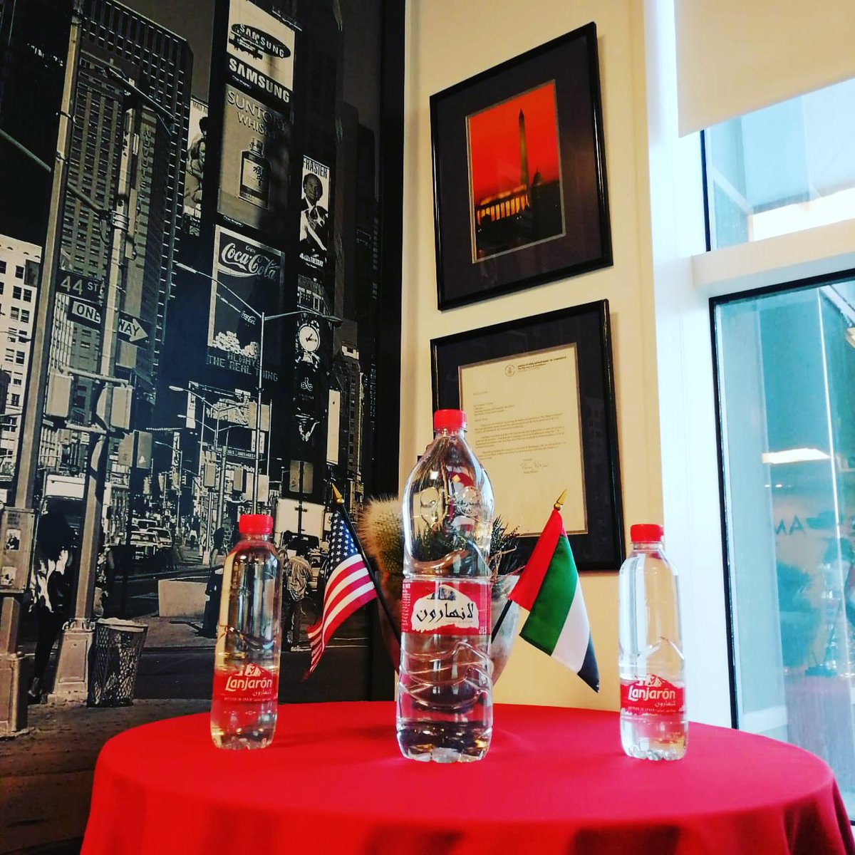 LanjaronArabia's tweet photo. Lanjarón, from Sierra Nevada, is the official natural mineral water for @amchamabudhabi #200yearsofpurity #plasticneverintheheat #bpafree #fullrecyclablepackaging #uaehealthmovement #drinknatural 
For orders,  please call or whatsapp 050-9210655  ٠٥٠٩٢١٨٤٤٨للطلب يرجى الاتصال بنا https://t.co/OjlNL6iQnF
