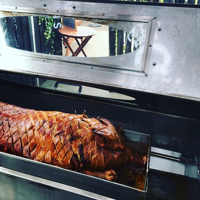 Smithys_Shack's tweet photo. It’s a hog roast kinda day 🤤 .
.
.
#chefs #chefslife #freshfood #localingredients #local #truecooks #smithysshack #chefsofinstagram  #suffolk #hogroast #streetfood #foodstagram #instachef #instafood #foodporn #burystedmunds #foodblogger #foodography … https://t.co/nzLSBAIOq1 https://t.co/i8lgYNbVh2