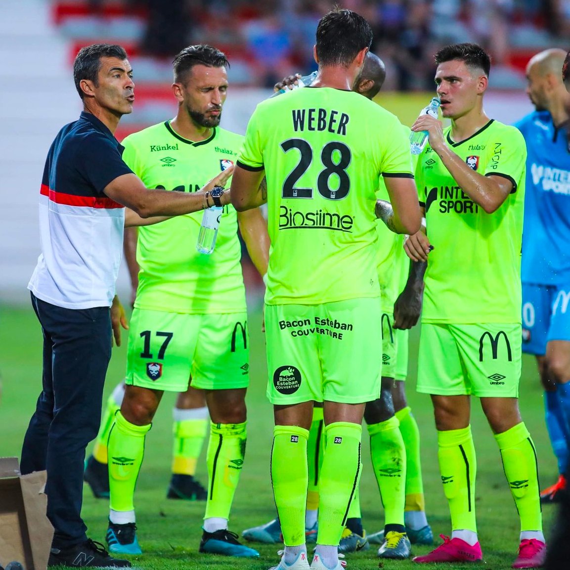 La première victoire de la saison dans un match difficile où nous avons dû surmonter quelques revers. Bon travail d'équipe! 
#SMCaen #acasmc
