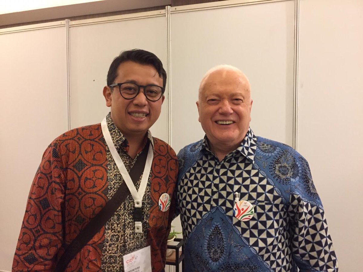 DubesAustralia's tweet photo. Diaspora 🇮🇩 di 🇦🇺 dan seluruh dunia dapat promosikan perdagangan dan investasi dan ciptakan usaha yg memperkuat ekonomi 🇮🇩. Di Kongres Diaspora Indonesia #CID5 hari ini, saya garis bawahi keuntungan belajar di 🇦🇺 @DiasporaRI https://t.co/okcNZ6NfsZ