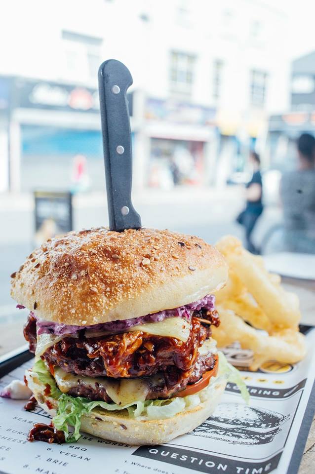 We're all about building your own #burger, but the knife is just for display, you can't eat it!😆🍔

#restaurant #food #foodie #dinner #lunch #cardiff #wales #eatout #drink #coffee #cocktail #bar