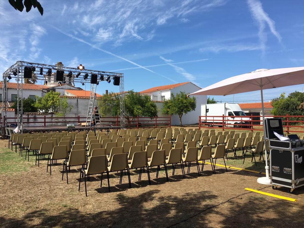 INCYDES_'s tweet photo. Todo preparado para la función de esta noche... <3

Os esperamos a las 22:30 en el patio de la biblioteca para disfrutar de "Yerma", interpretada por la Compañía Tiflonuba Teatro de la ONCE.

Qué ganitas tenemos y cuánta ilusión vais a poder sentir sobre el escenario. https://t.co/hvBiVu3A7f